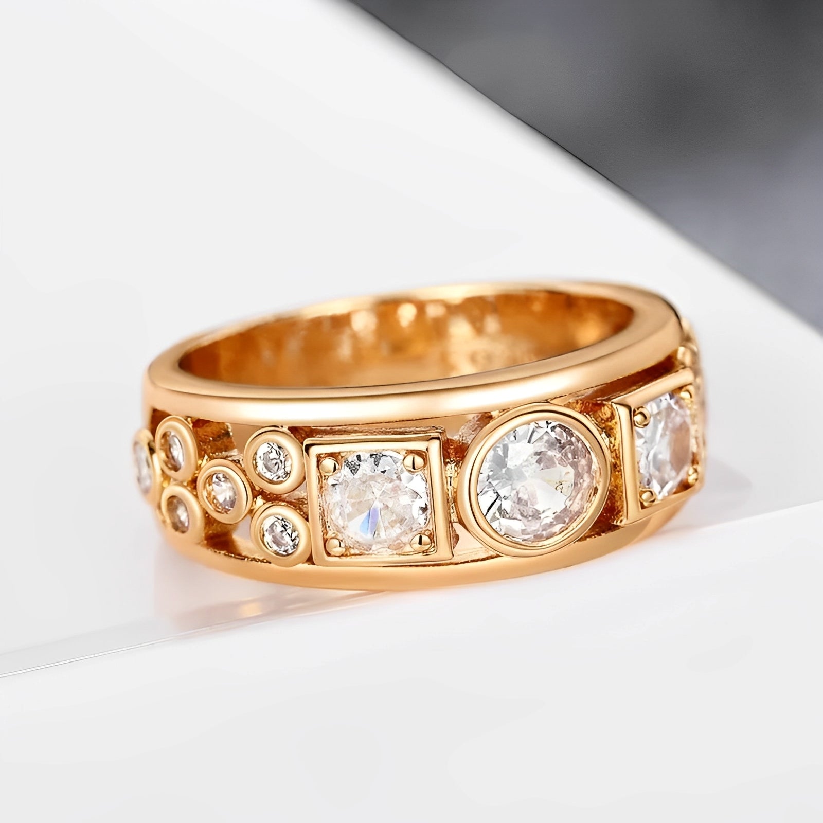 Claribel – Vintage Goldener Ring mit Zirkonia