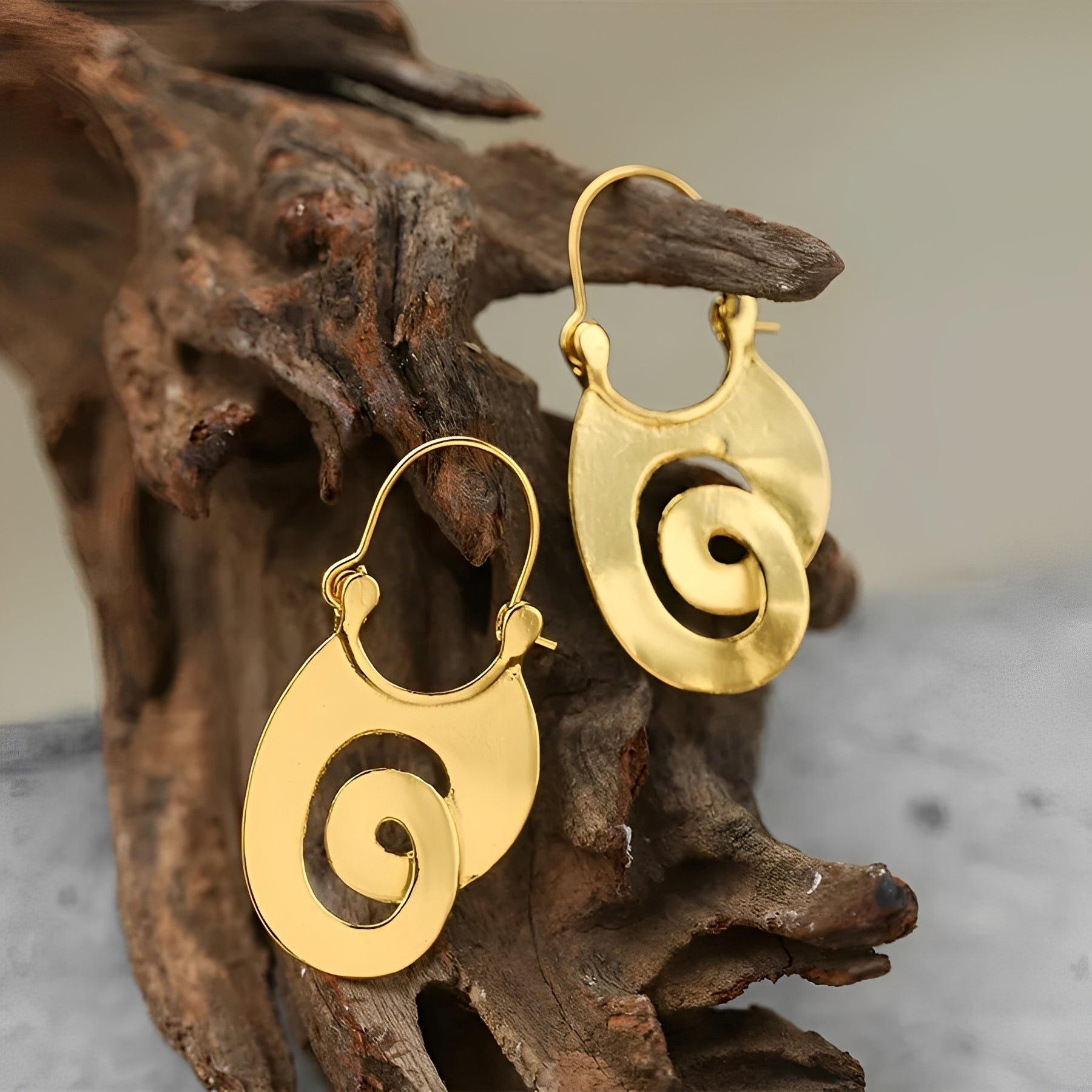 Selene – Vintage-Ohrringe mit Spiraldesign