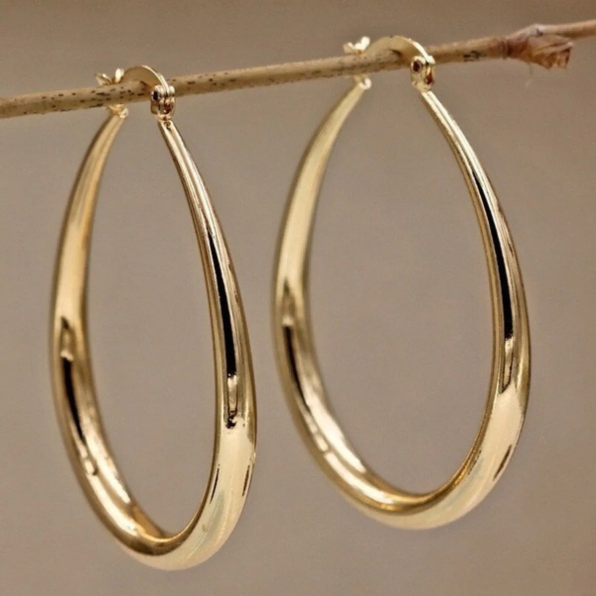 Claire - Goldene Creolen im Vintage-Stil