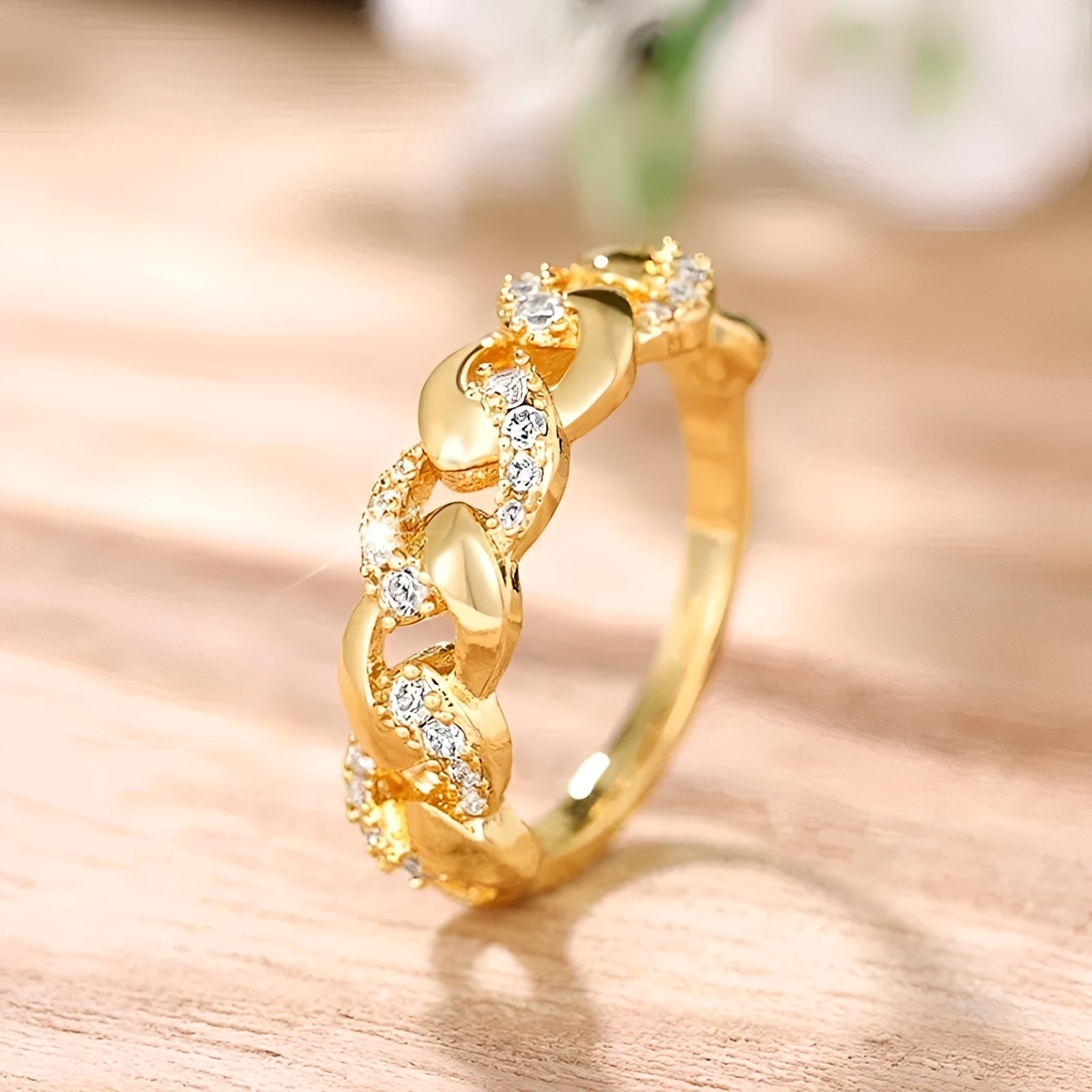Elena – Eleganter Verlobungsring in Gold