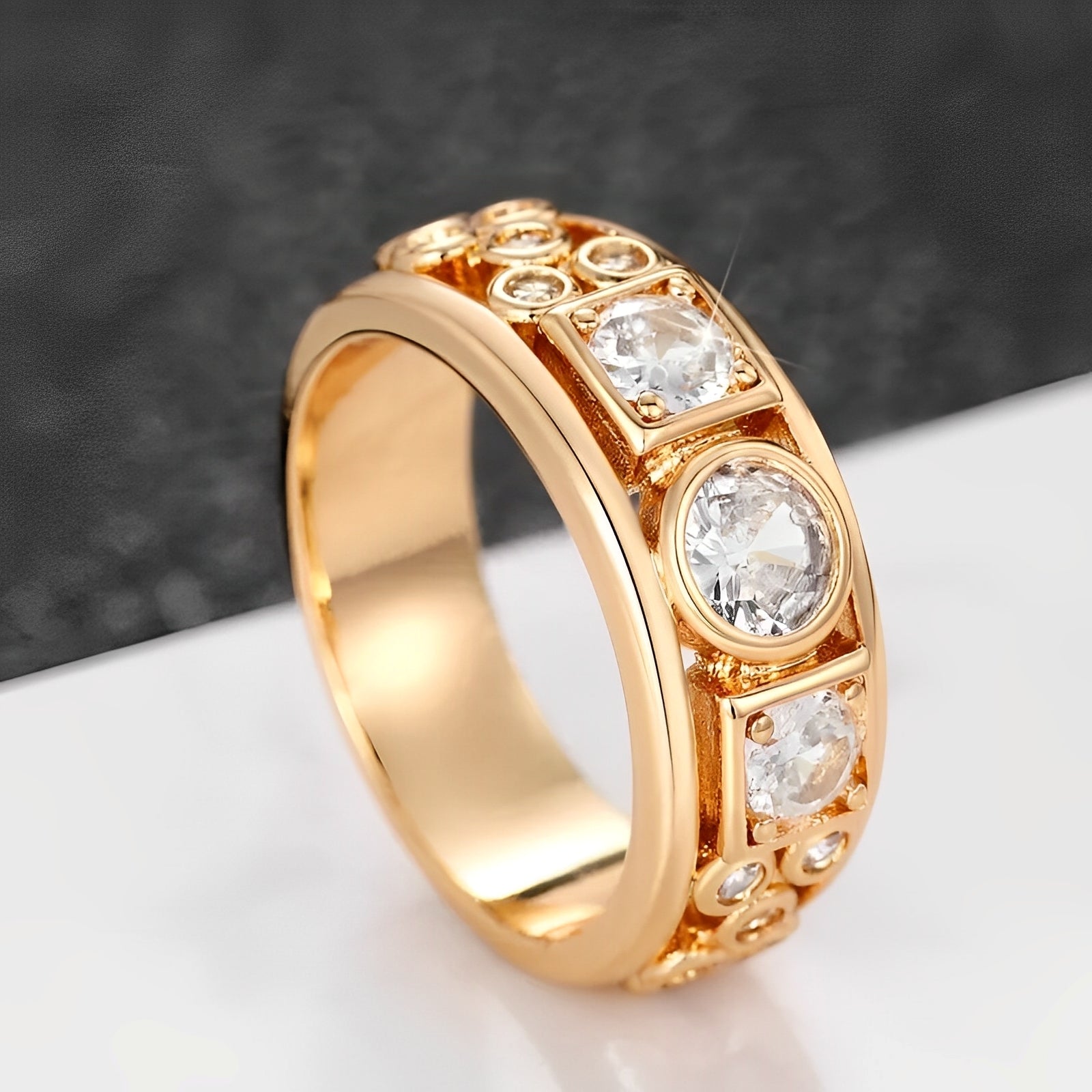 Claribel – Vintage Goldener Ring mit Zirkonia