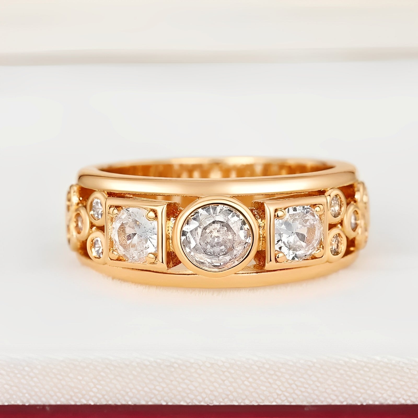 Claribel – Vintage Goldener Ring mit Zirkonia