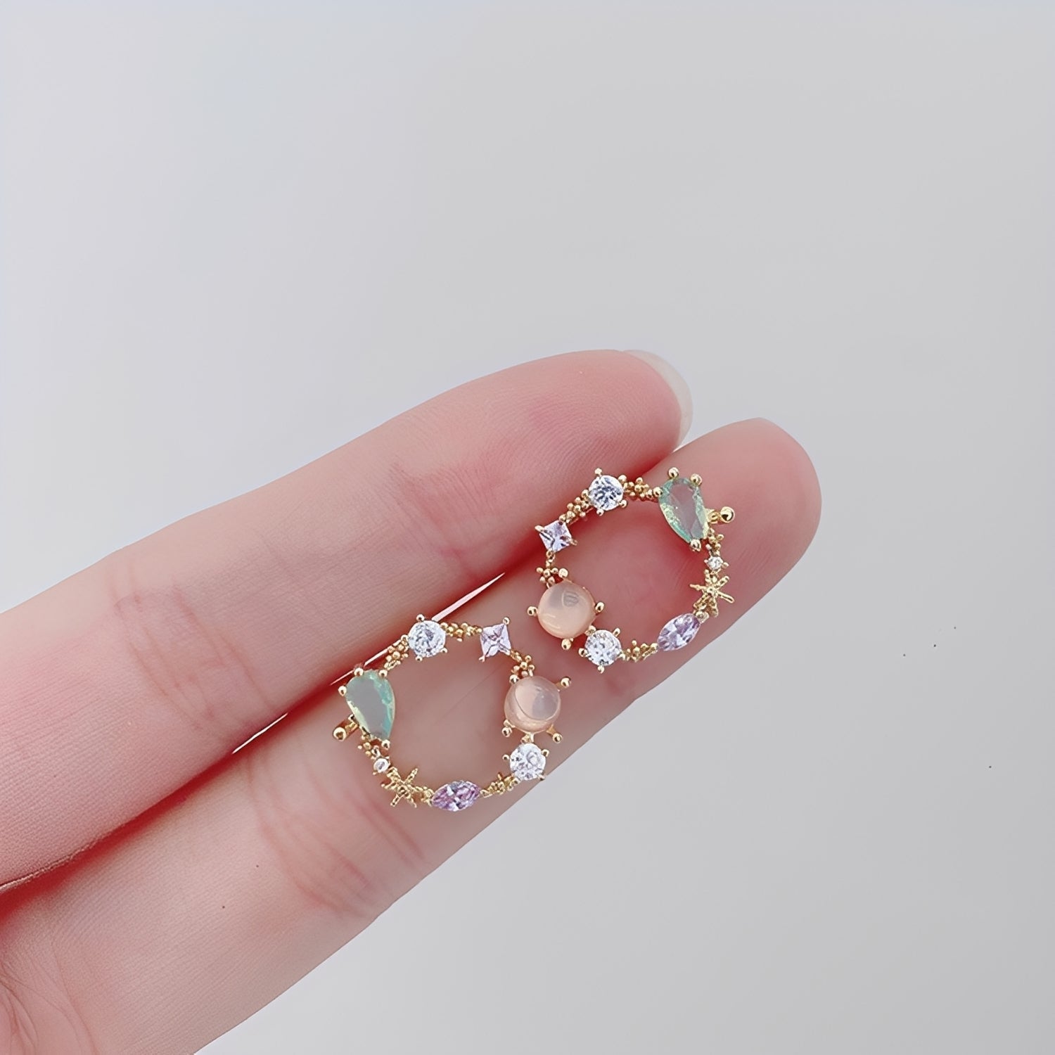 Charlene – Kristallblumenohrringe in Roségold