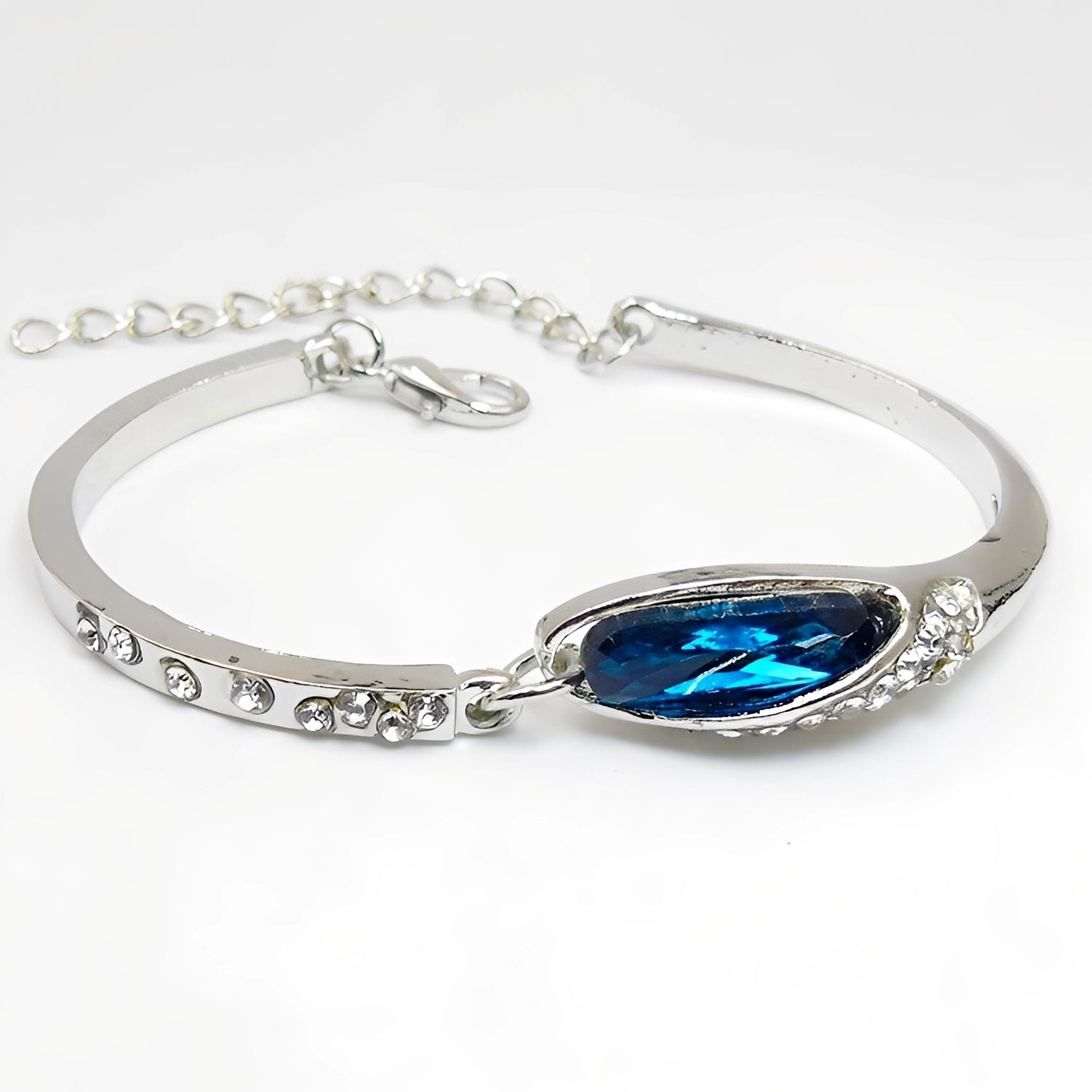 Miku – Schickes Armband Verziert mit Saphiren
