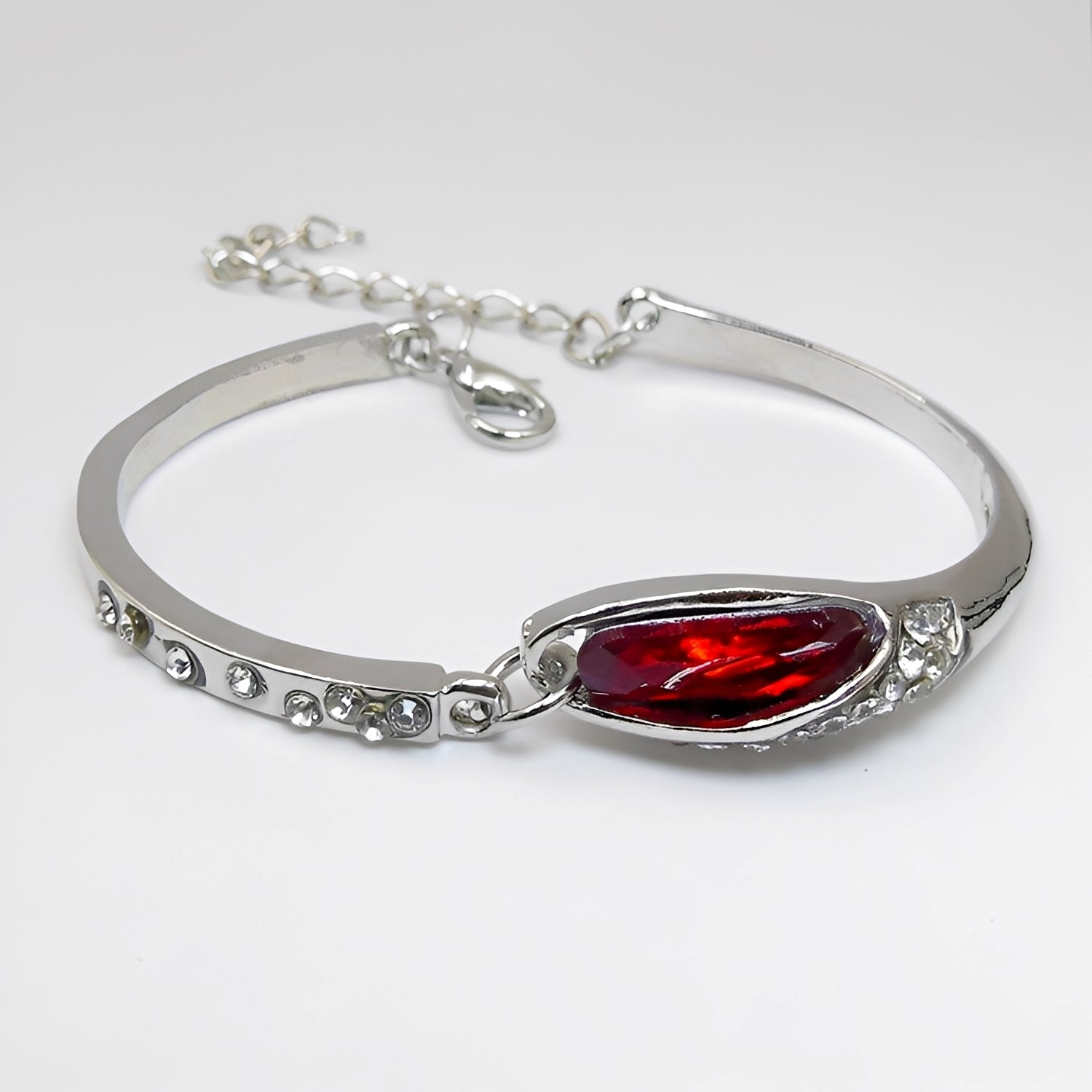 Miku – Schickes Armband Verziert mit Saphiren