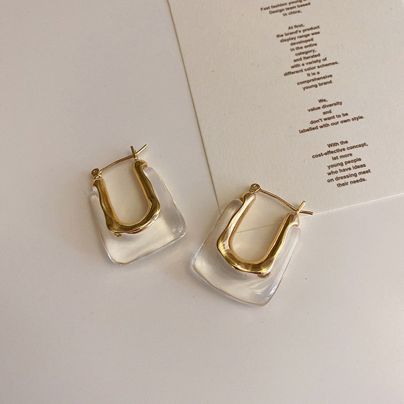 Nami – Goldene Ohrringe mit Stein