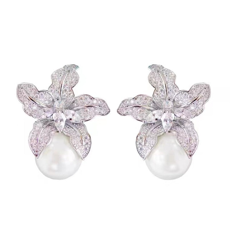 Isaline – Raffinierte Ohrringe Blume und Perle