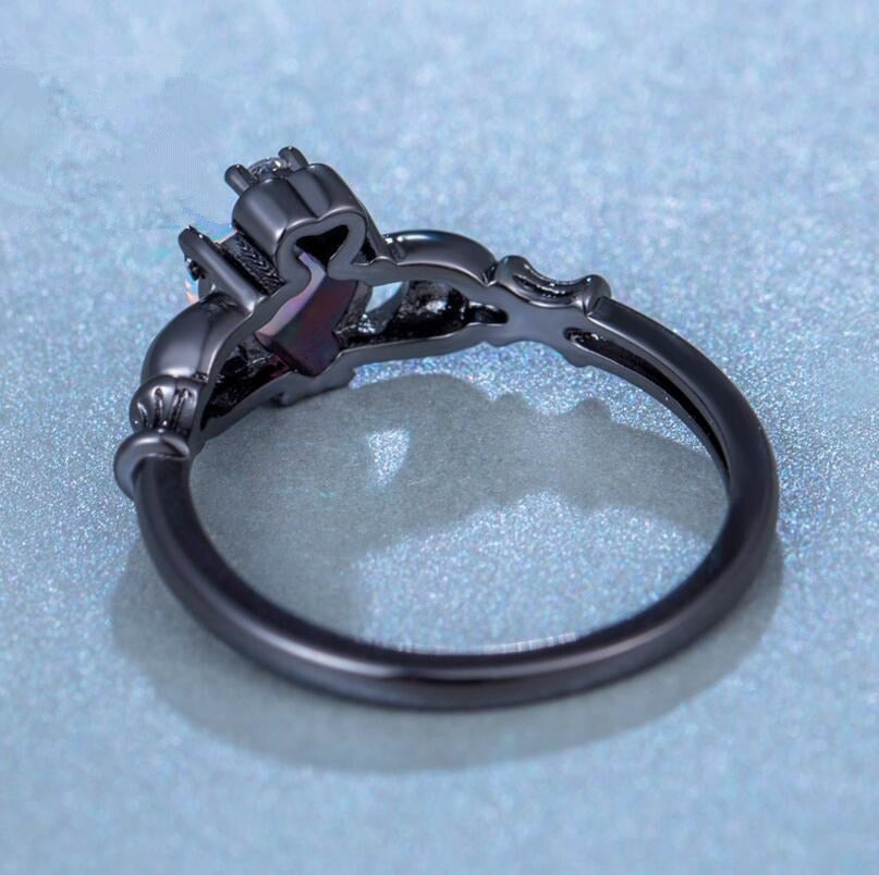 Meryl – Ring Herz aus Weißem Opal