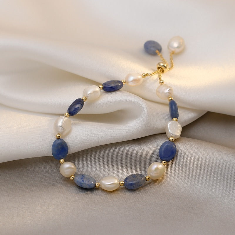 Kira – Elegantes Armband aus Perlen des Ozeans