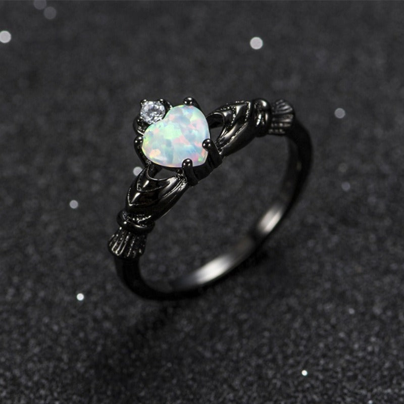 Meryl – Ring Herz aus Weißem Opal