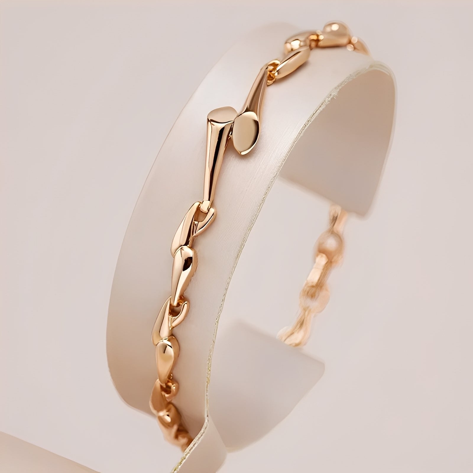 Lina – Elegantes Armband in Gold