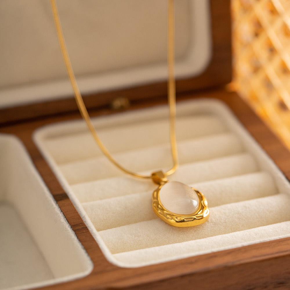 Filomina – Vergoldete Halskette mit edlem Opal