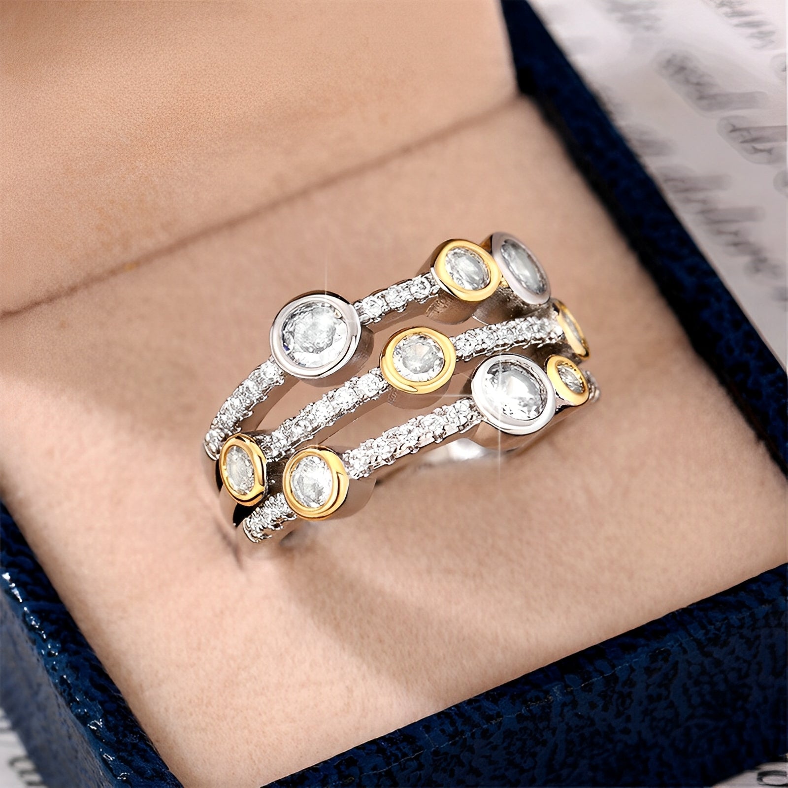Soraya – Vintage Zweifarbiger Ring in Glänzendem Gold und Silber