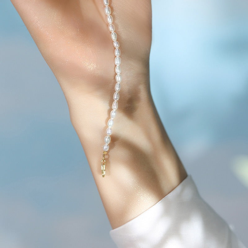 Saya – Armband aus 925er Silber und kleine Süßwasserperlen