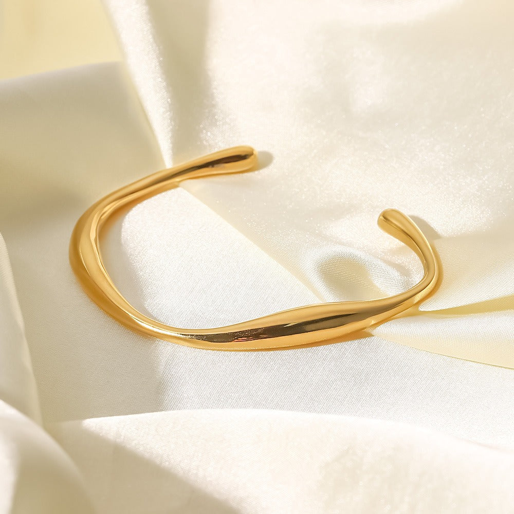 Gayle – Elegantes Möbius Armband