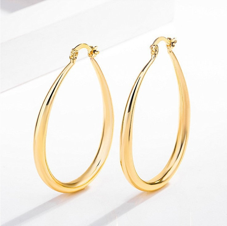 Claire - Goldene Creolen im Vintage-Stil