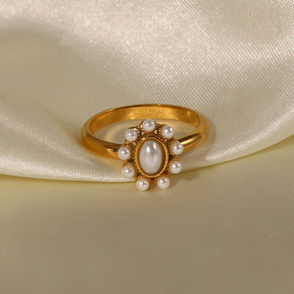 Cynthia – Goldener Ring mit Perle