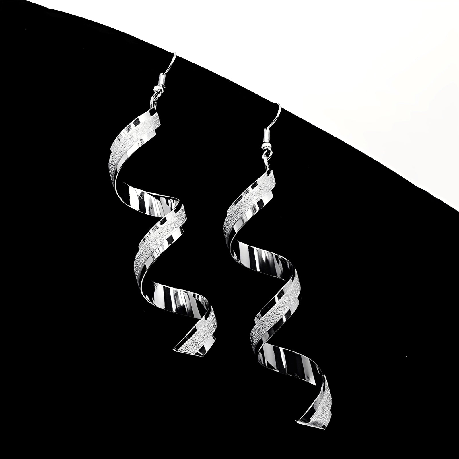 Jia – Glitzernde Silber Spiral Ohrringe