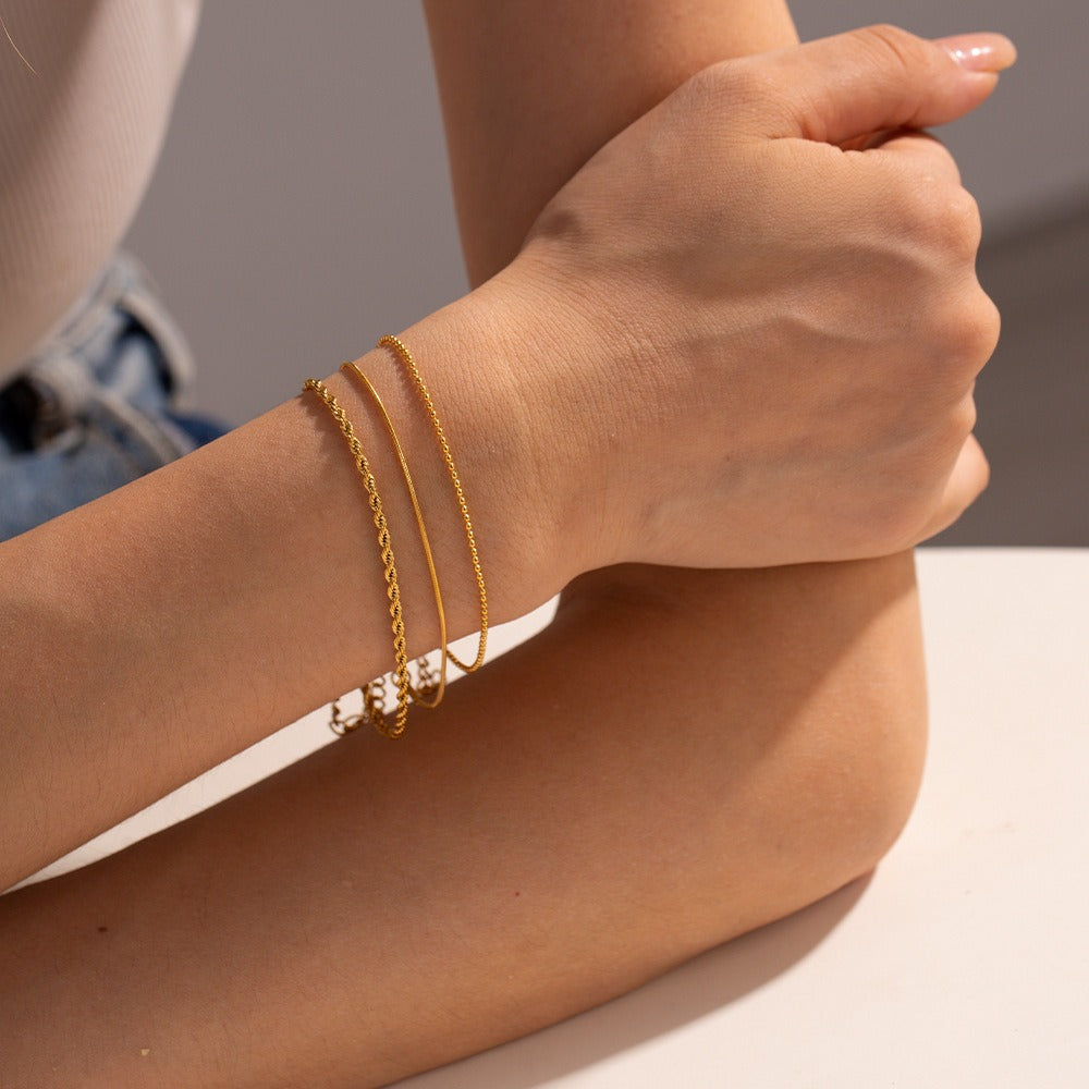Bailey – Trio von Stapelbaren, Feinen, Vergoldeten Armbändern