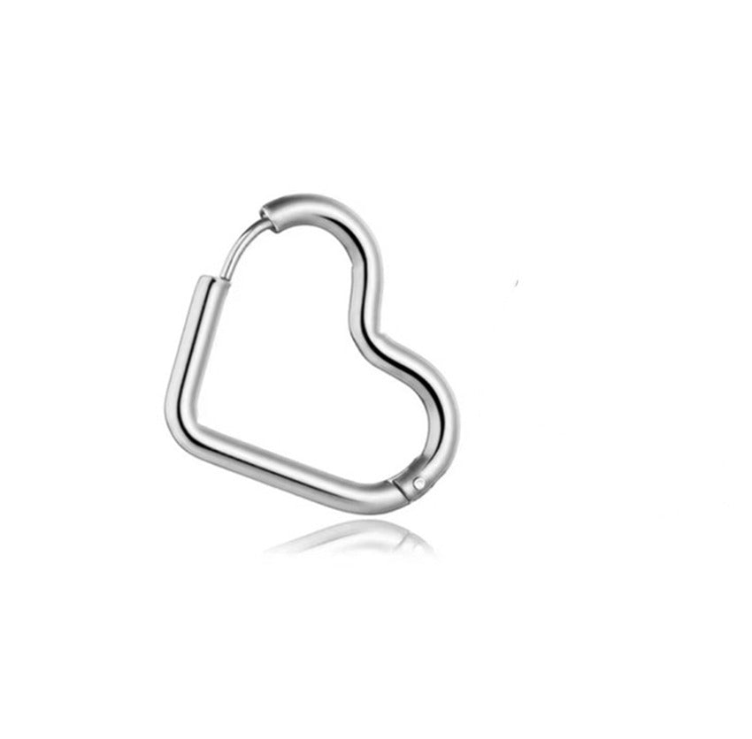 Brianna – Herzförmige Silberne Ohrringe