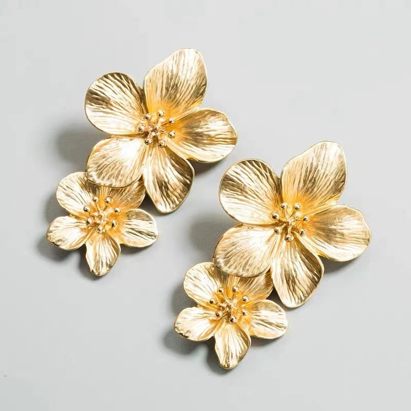 Shannon – Goldene Ohrringe Blühende Blume