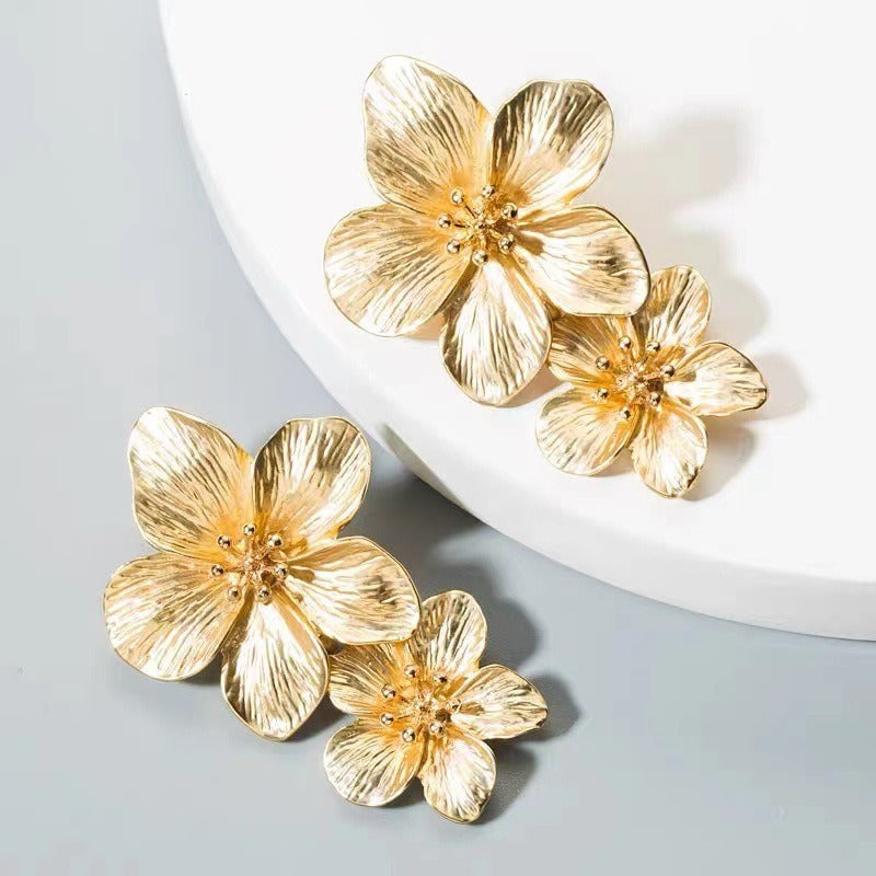 Shannon – Goldene Ohrringe Blühende Blume