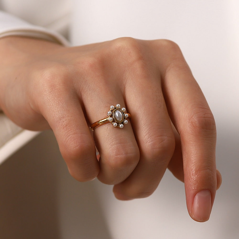 Cynthia – Goldener Ring mit Perle