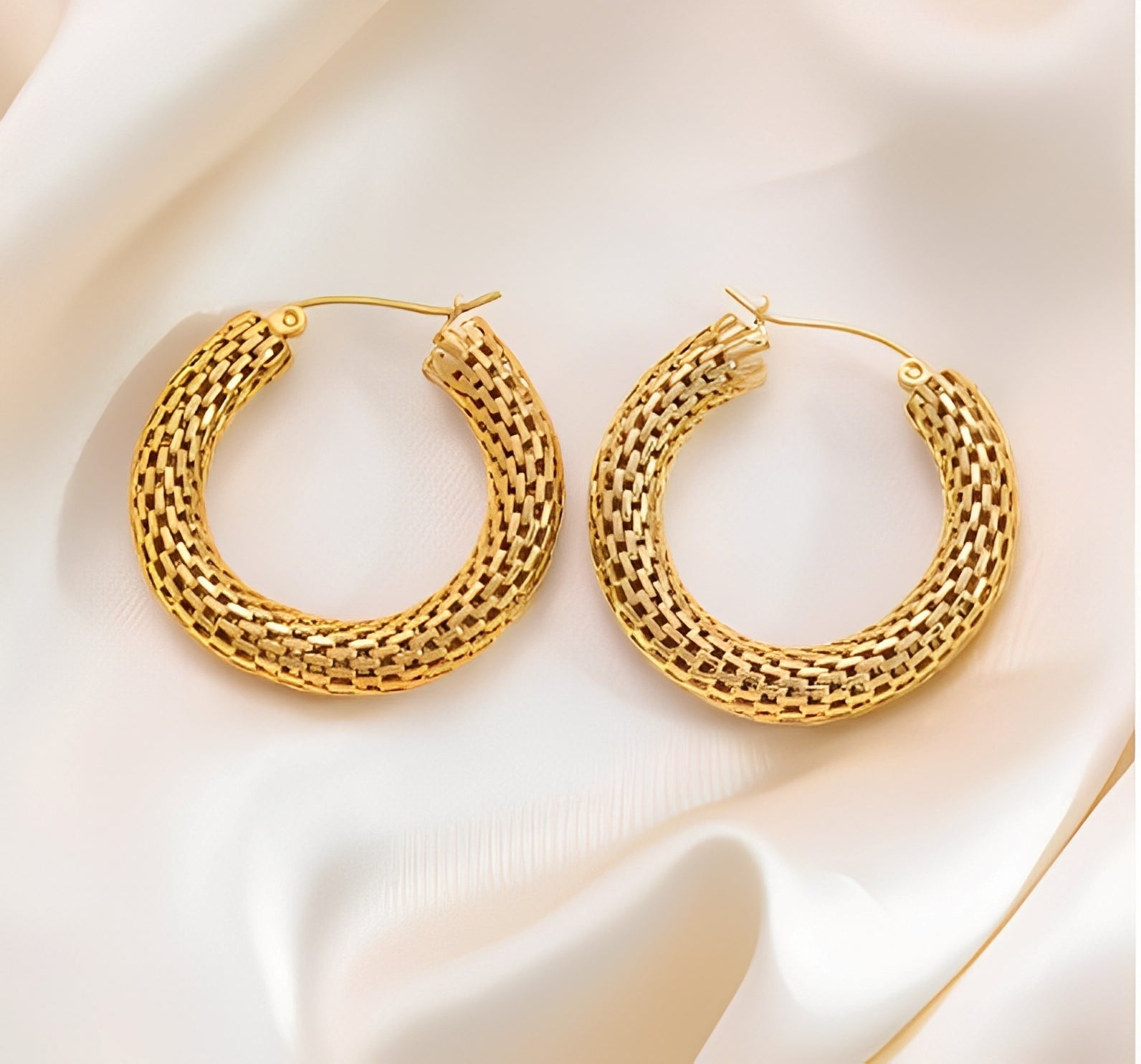 Noemie – Goldene Kreolen Design Schildpatt