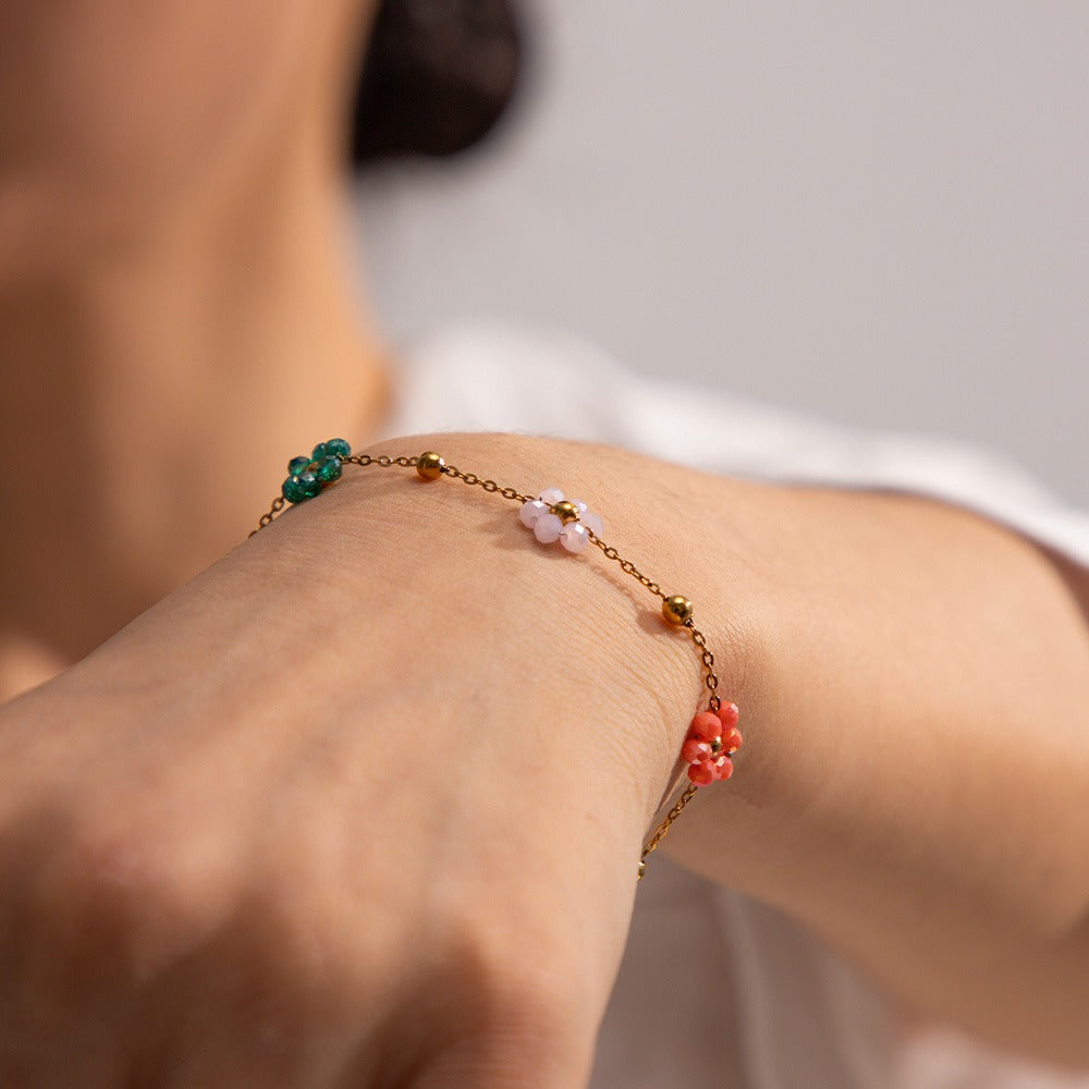 Roseline – Armband Gold mit kleinen bunten Blumen