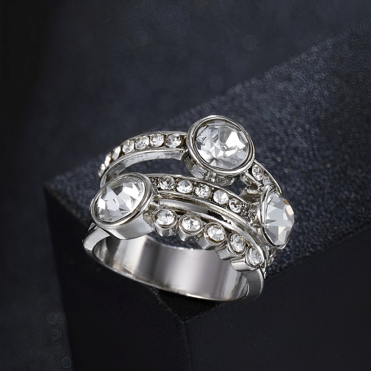 Elvie – Vintage-Ring aus Silber mit Schichten und Kristallen