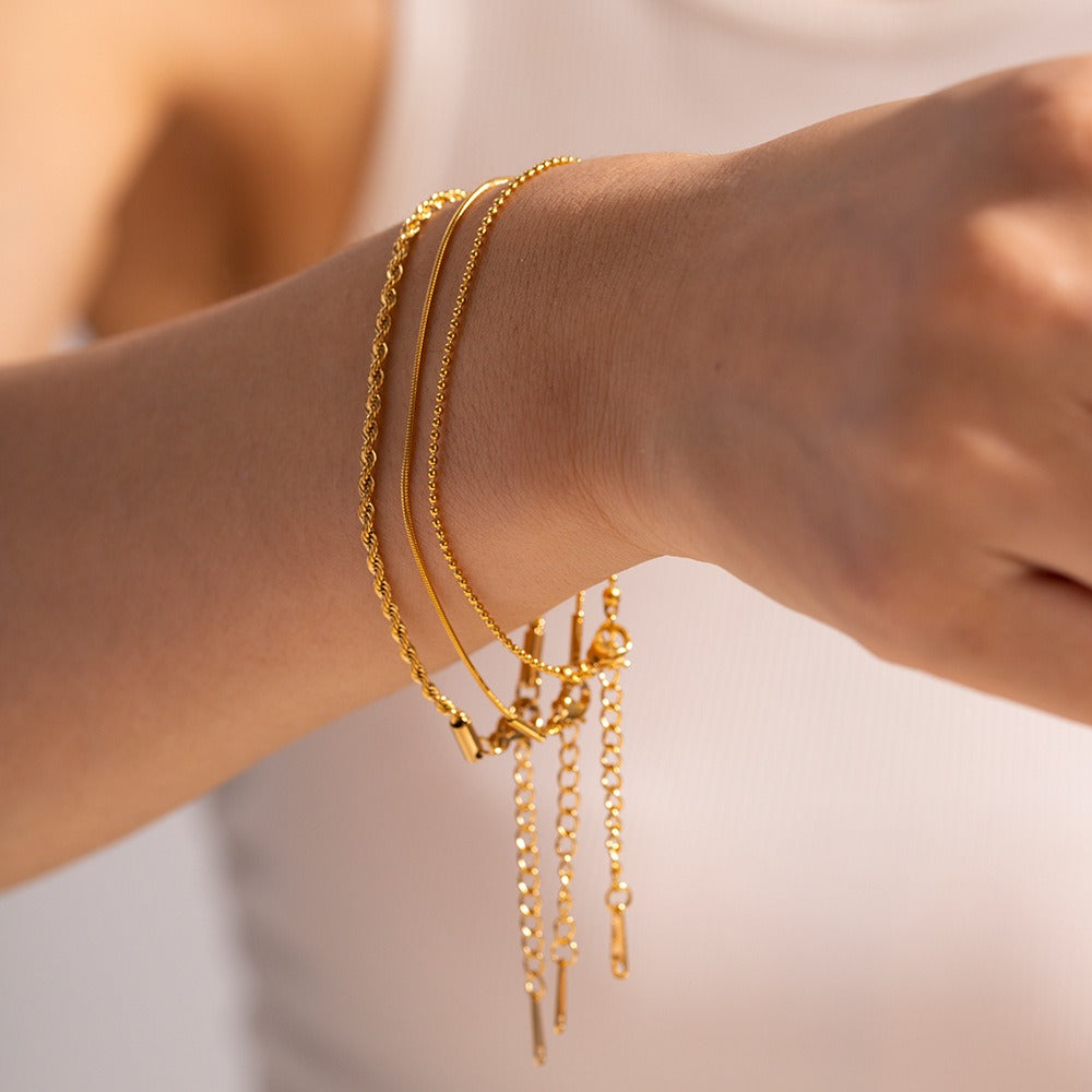 Bailey – Trio von Stapelbaren, Feinen, Vergoldeten Armbändern