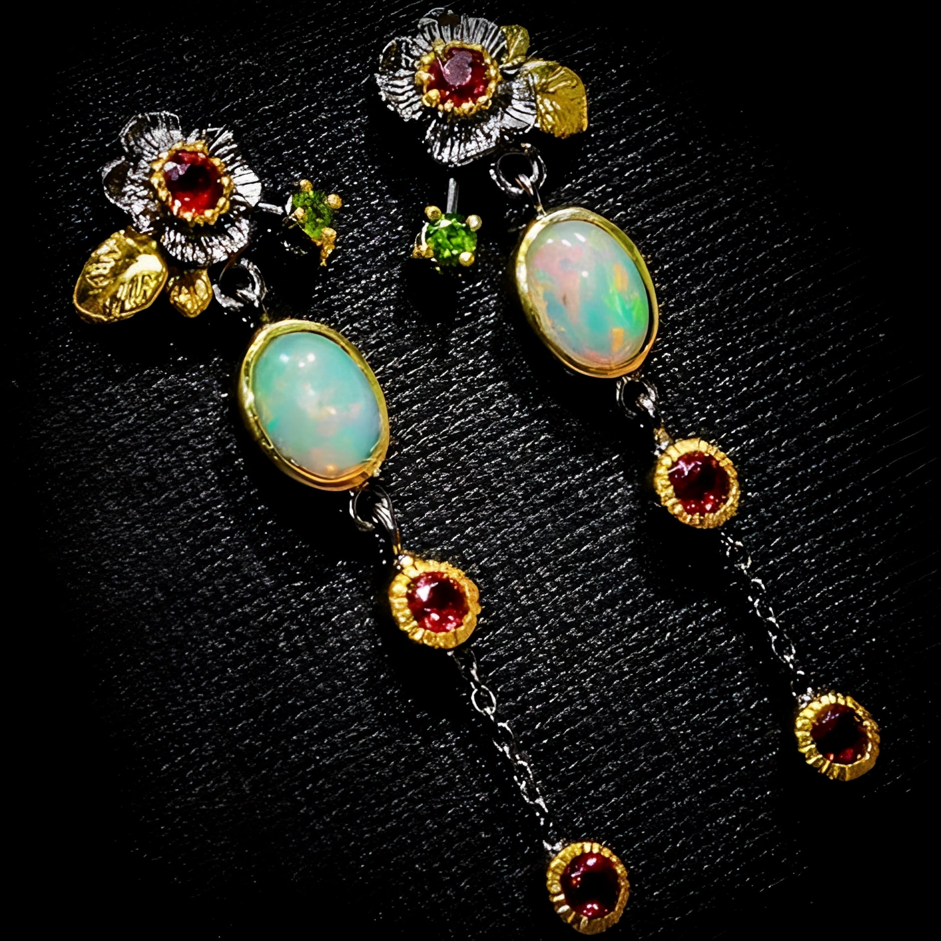 Yara – Ohrringe Boho mit Opal und rotem Zirkonia