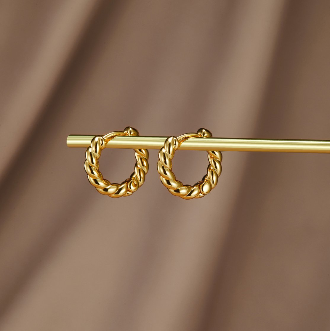 Orhyl – Goldene Verdrehte Ohrringe