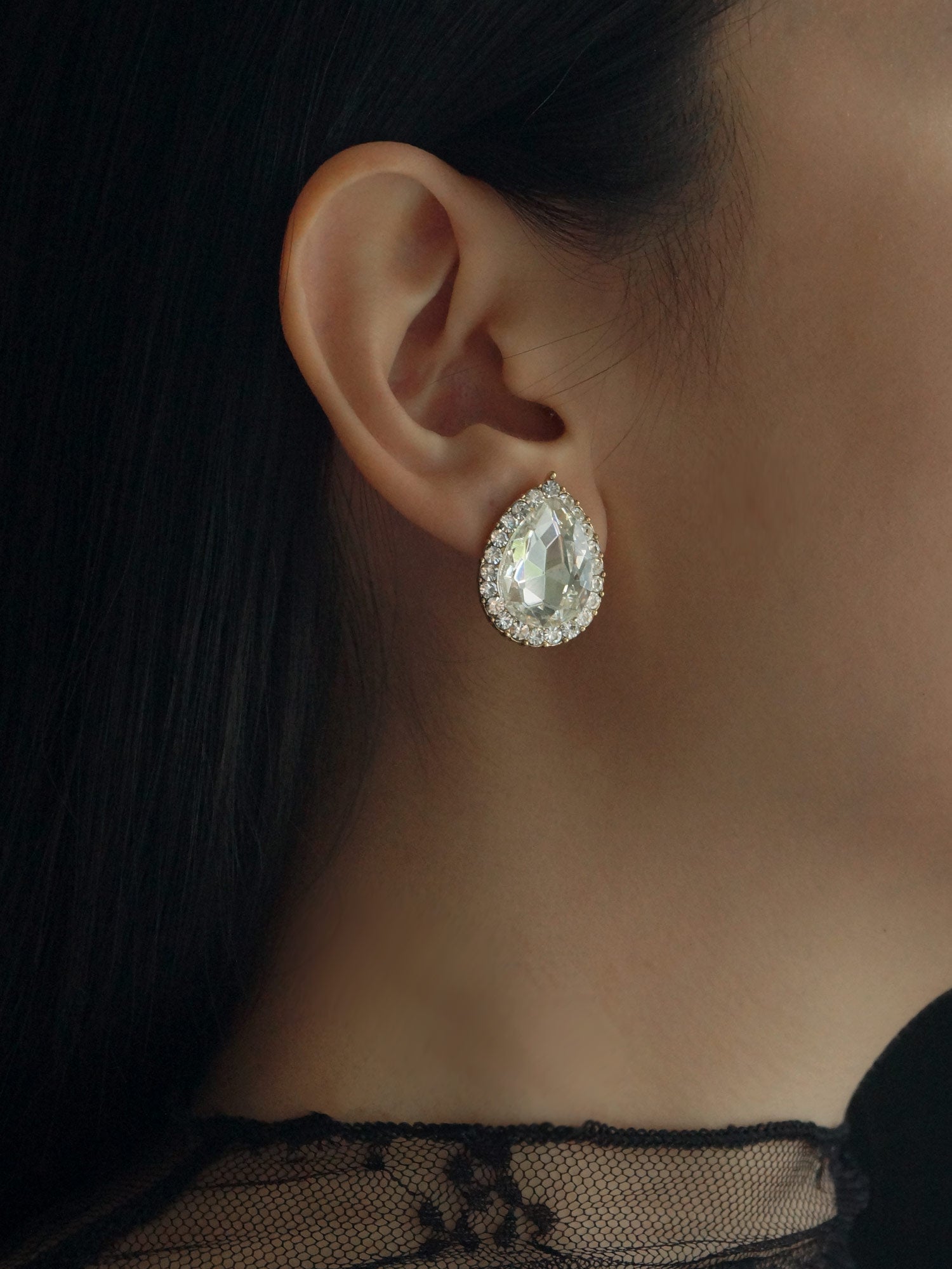 Lucy - Birnenförmige Diamant Ohrstecker