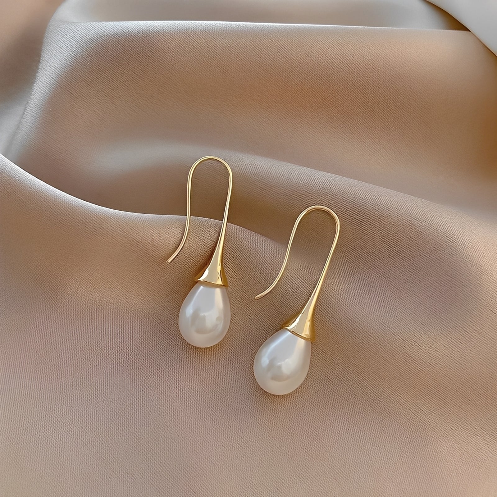 Helena – Klassische Perlenohrringe