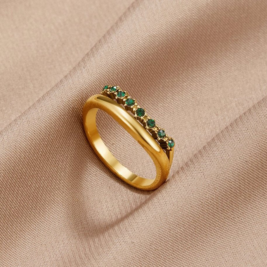 Issa – Überlagerte Elegante Smaragdring