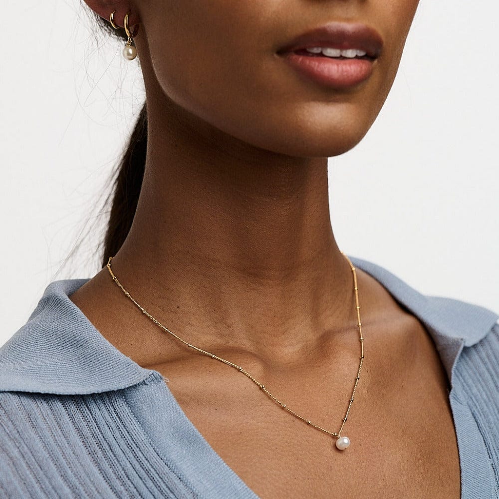 Janna – Satellitenkette mit goldenen Perlen