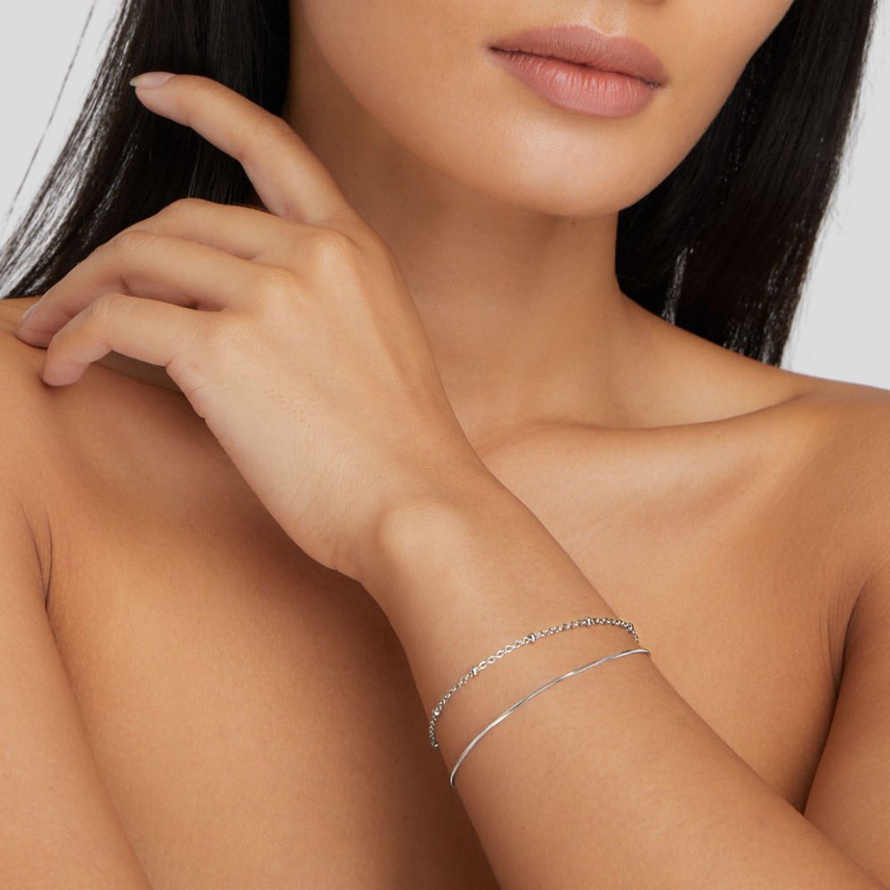 Pia – Silbernes Armband in Schichten