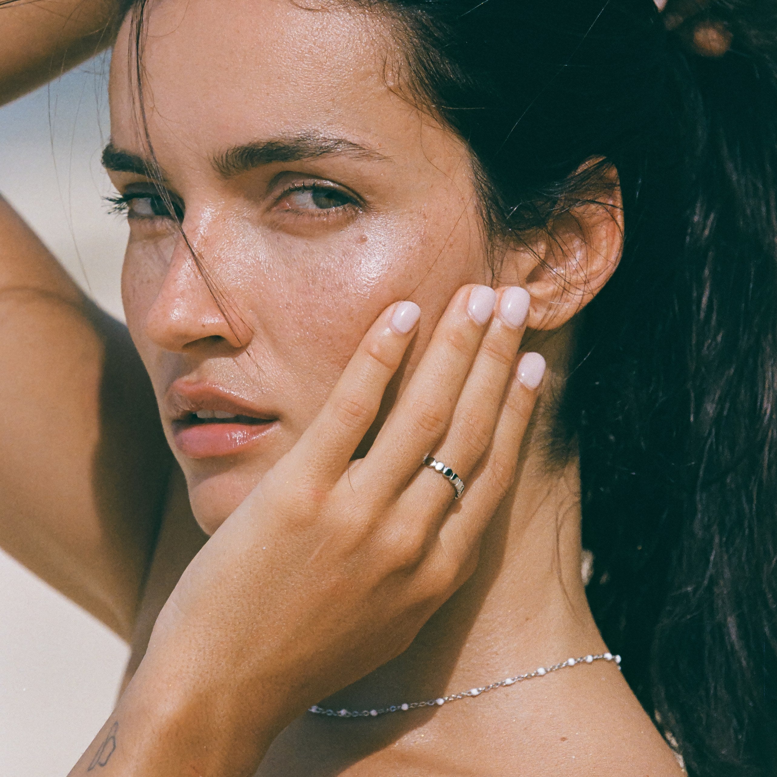 Nessa – Goldener Ring mit Kugeldesign