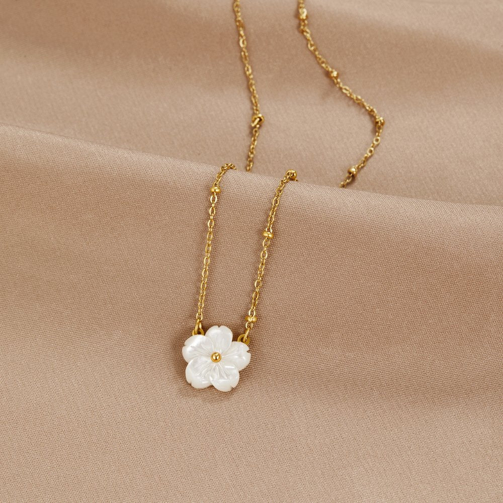 Jennie – Halskette Weiße Blume
